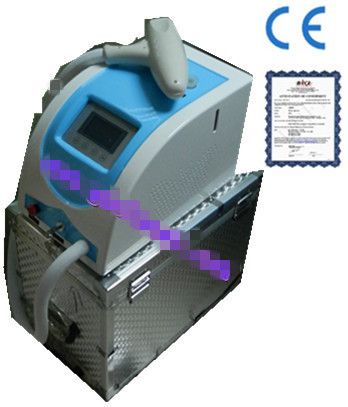 ����E����ë��