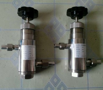 �Ϻ�GF8�ɵ�ʽ���Ʋ۵���ѹ��