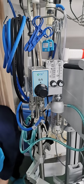 ECMO��Ũ�ȵ������ ����ѭ������Ũ�ȵ������ ��еʽ���������