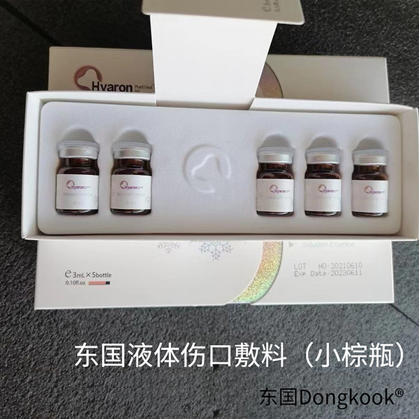 ����Һ���˿ڷ��ϣ�С��ƿ��