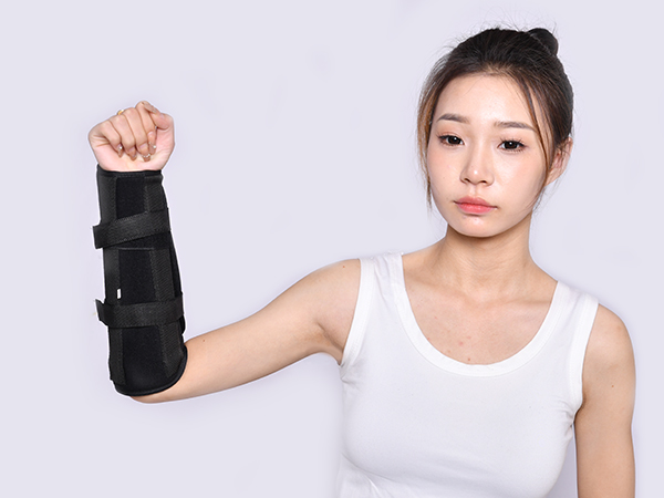 手腕固定带韧带拉伤黑色带铝板前臂固定带上臂固定带
