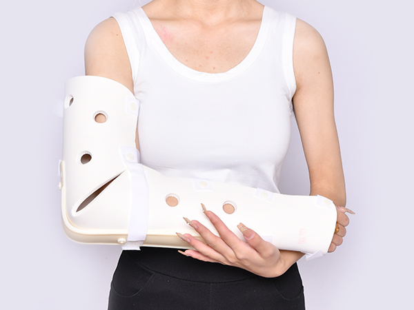 前臂超关节支具高分子肱骨髁间外手臂护具透气肘关节固定上托夹板